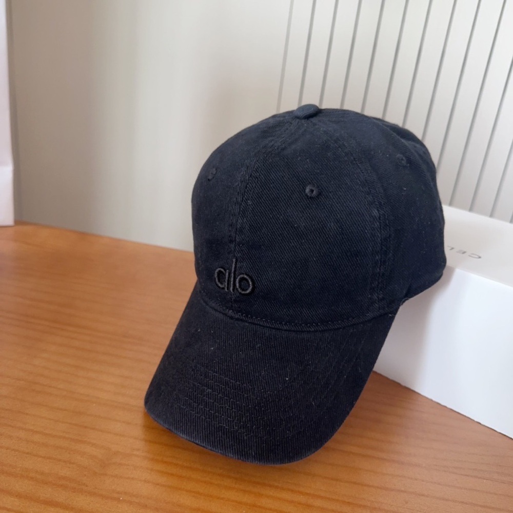 ALO Yoga Black Classic Logo Baseball Cap - Men - Picture 4 of 8